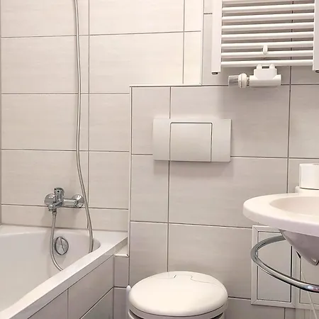 Apartament Trommel Apartment 2 - Schoene Zimmer - Restaurant - Parken - Garten *