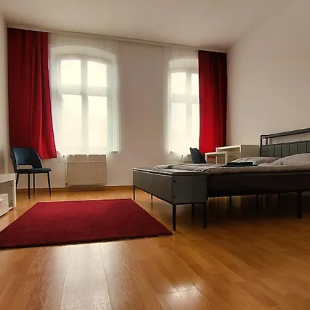 Trommel Apartment 2 - Schoene Zimmer - Restaurant - Parken - Garten Apartament Haldensleben
